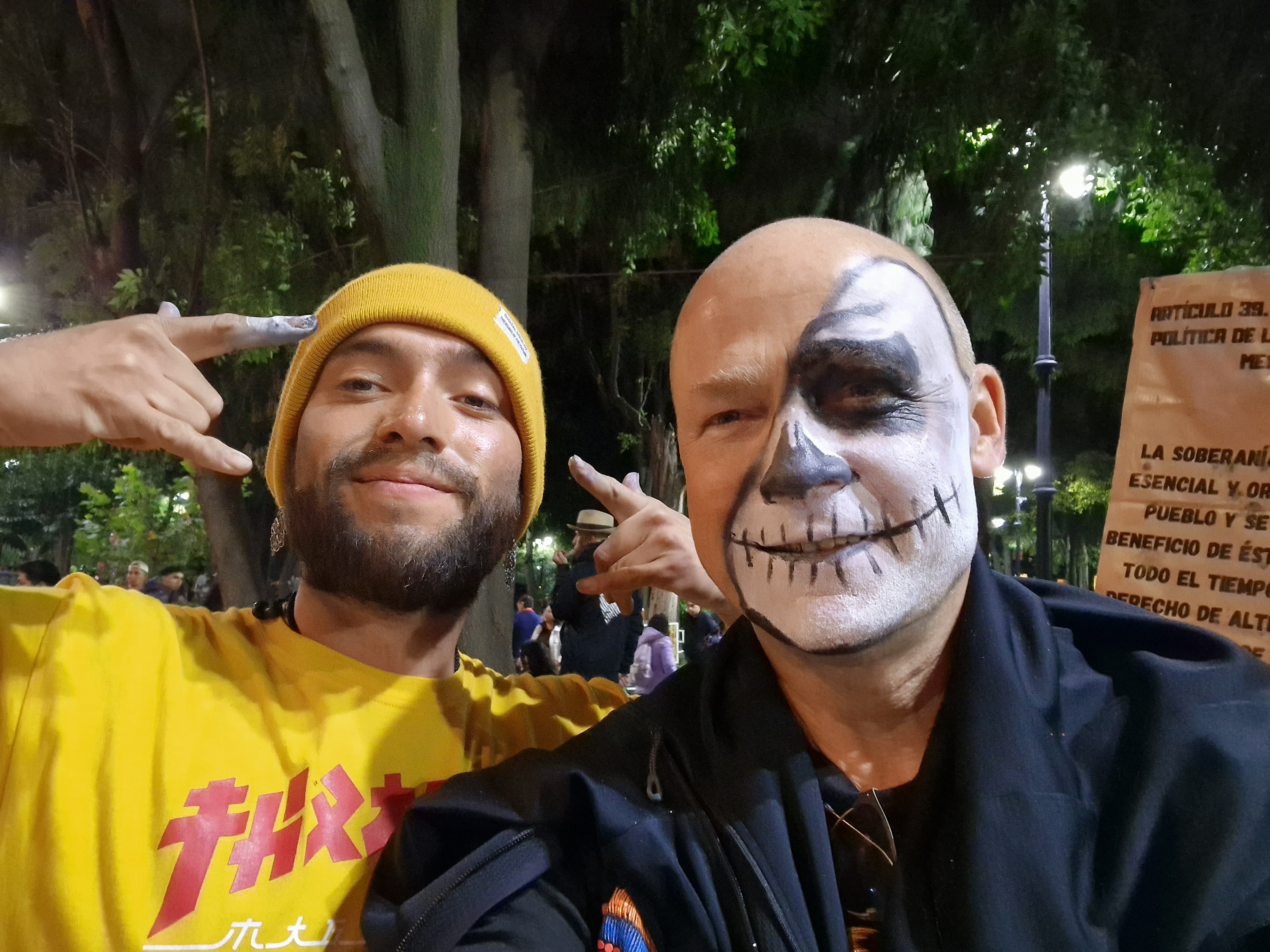 Dia de los Muertos svinībās starp uzkāpšanām Meksikas vulkānos