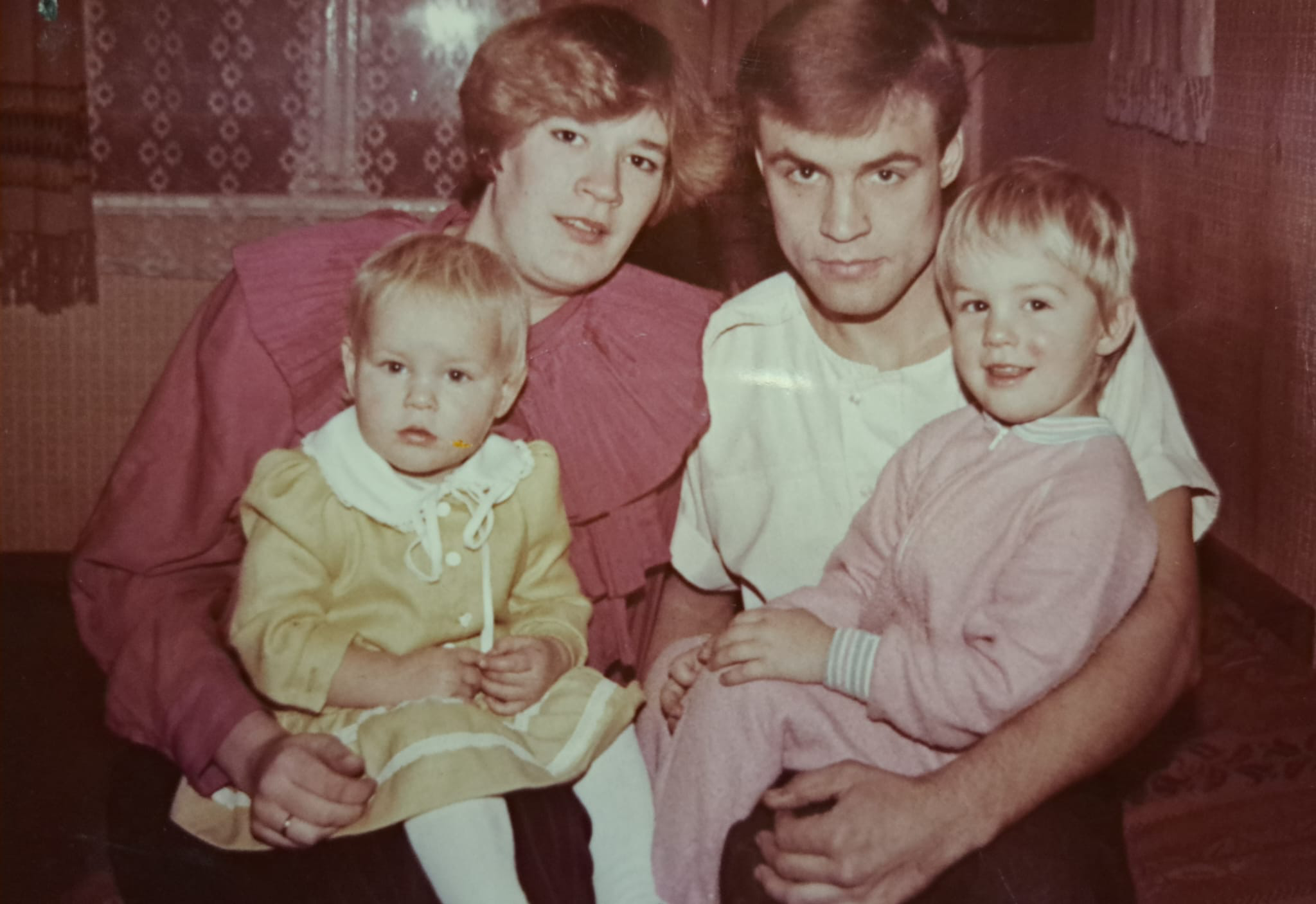 Vecāki Nora un Ilmārs, kā arī māsa Zane