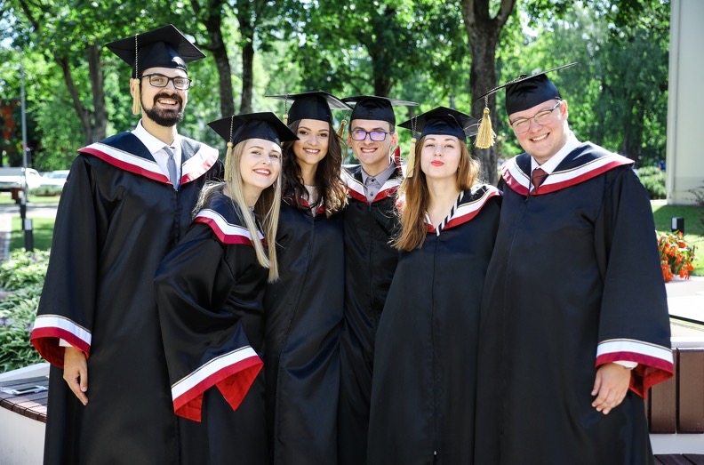 RSU izlaidums, iegūstot ārsta grādu. Kopā ar grupas biedriem