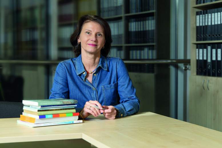 Dr. GUNTA TĪCMANE