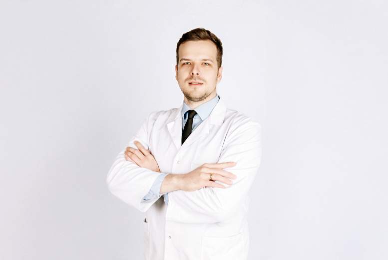 Dr. med. Rūdolfs Jānis Vīksne, operējošs un apmācīttiesīgs otolaringologs, Rīgas Stradiņa universitātes pasniedzējs