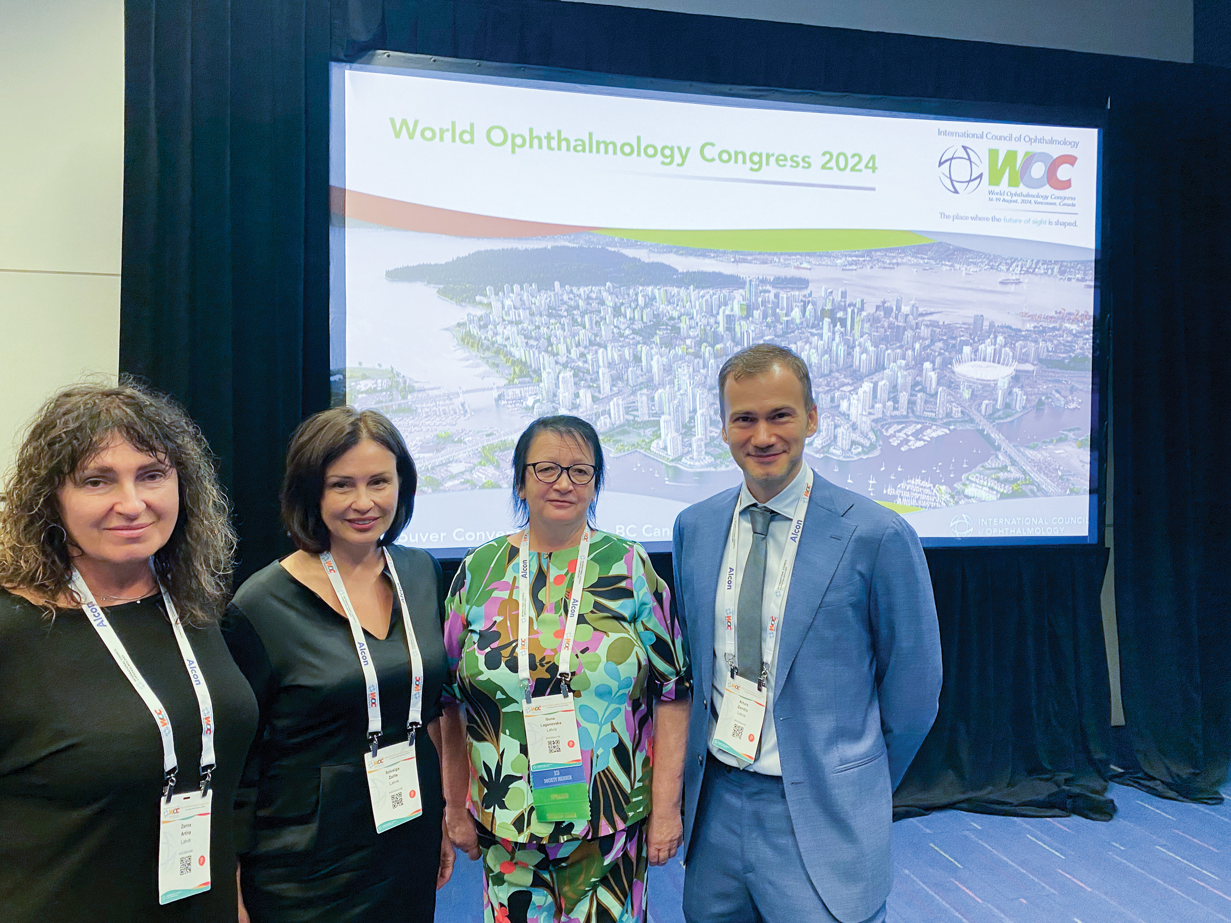 Pasaules Oftalmologu kongress Kanādā; Latvijas Oftalmologu sekcijas sēde, 2024. gads. No kreisās: oftalmoloģe Žanna Artiņa, oftalmoloģe Solveiga Zālīte, oftalmoloģe Guna Laganovska, oftalmologs Artūrs Zemītis