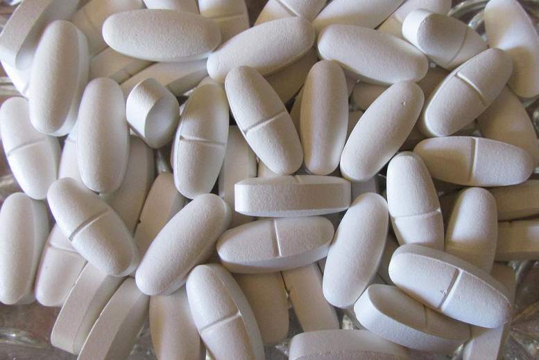 Rutīnas vai selektīva kalcija suplementācija pēc totālas tireoīdektomijas: vai ir atšķirība starp taktikām?