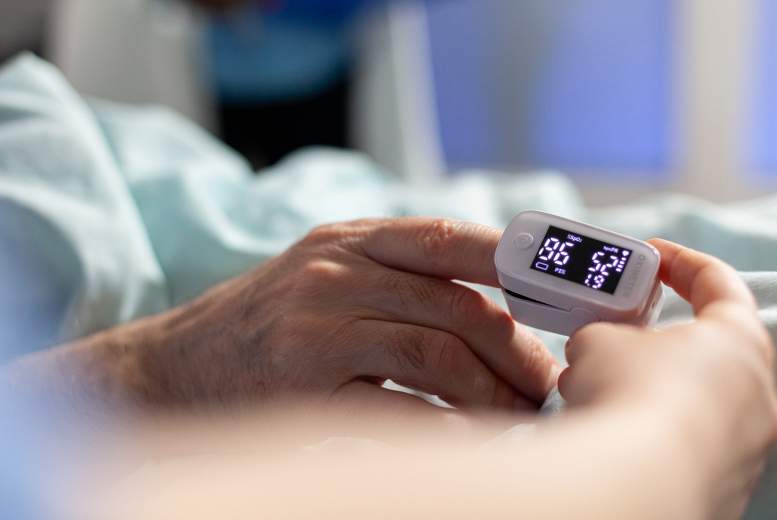 Kuri faktori nosaka nelabvēlīgus iznākumus C. difficile infekcijas gadījumā?