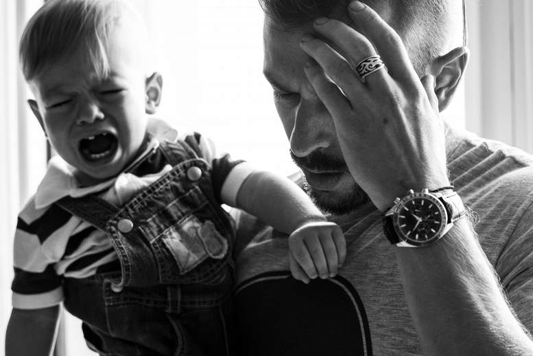 Tēviem gadu pēc bērna piedzimšanas pieaug depresijas risks