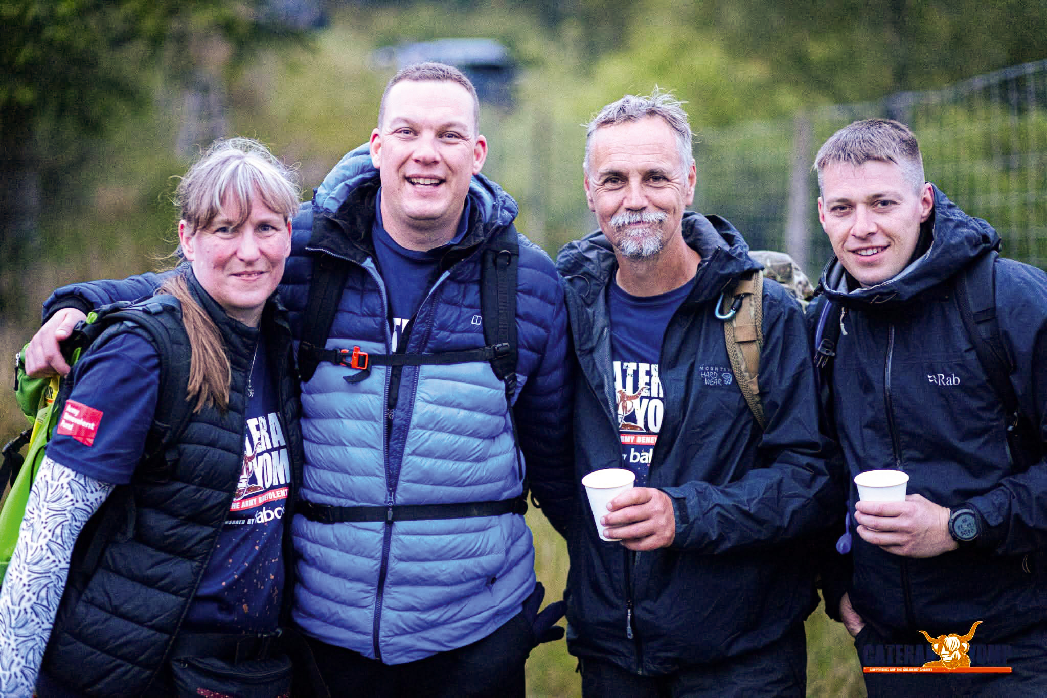 “Kopā ar draugiem un komandas biedriem 54 jūdzes garajā britu ABF Cateran Yomp ultra pārgājienā Skotijā 2024. gada jūnijā”