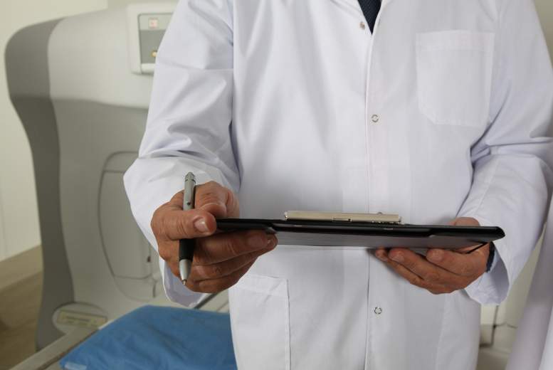 Vai augstas devas D vitamīns sniedz papildu labvēlīgu efektu pacientiem ar metastātisku kolorektālo vēzi?