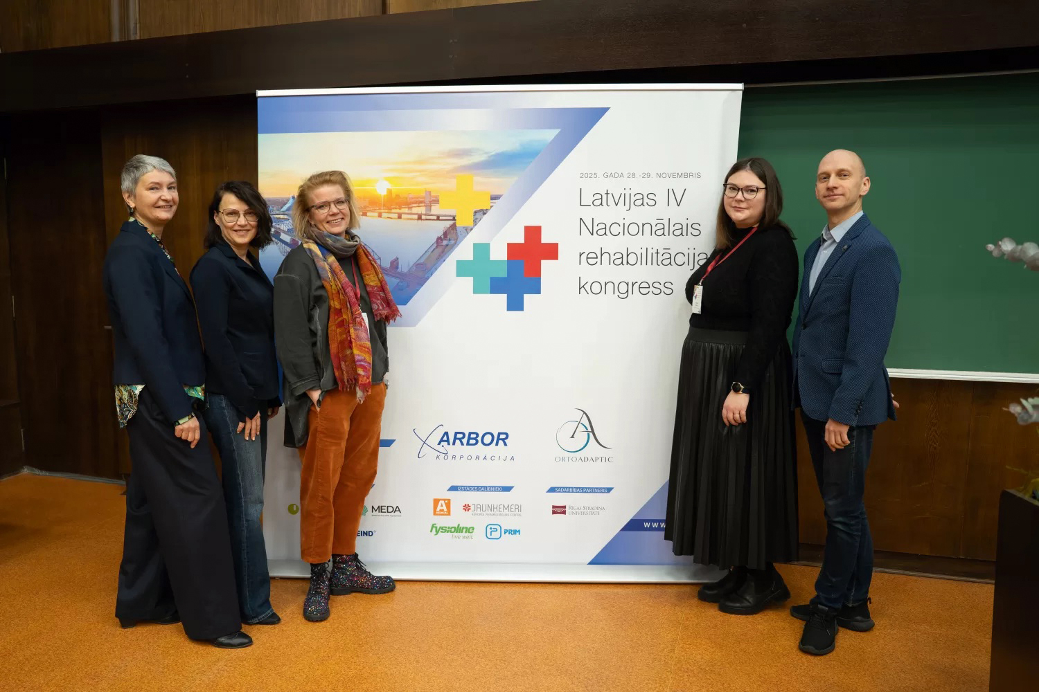 Latvijas rehabilitācijas profesionālo organizāciju apvienība IV Latvijas Nacionālā rehabilitācijas kongresa laikā. Kristīne (otrā no labās) — organizācijas komitejas vadītāja