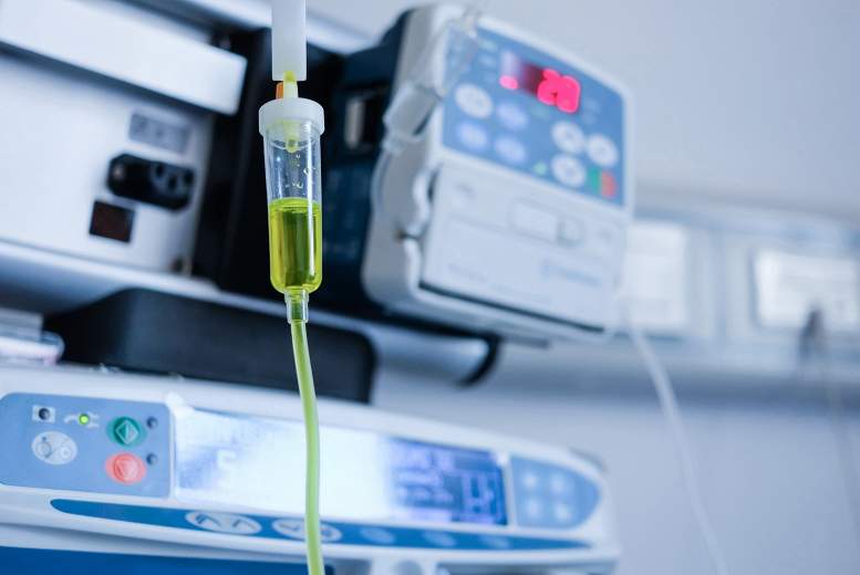 Kritieni bieži sastopami pacientiem, kuriem veic hemodialīzi, un biežāk notiek mājās