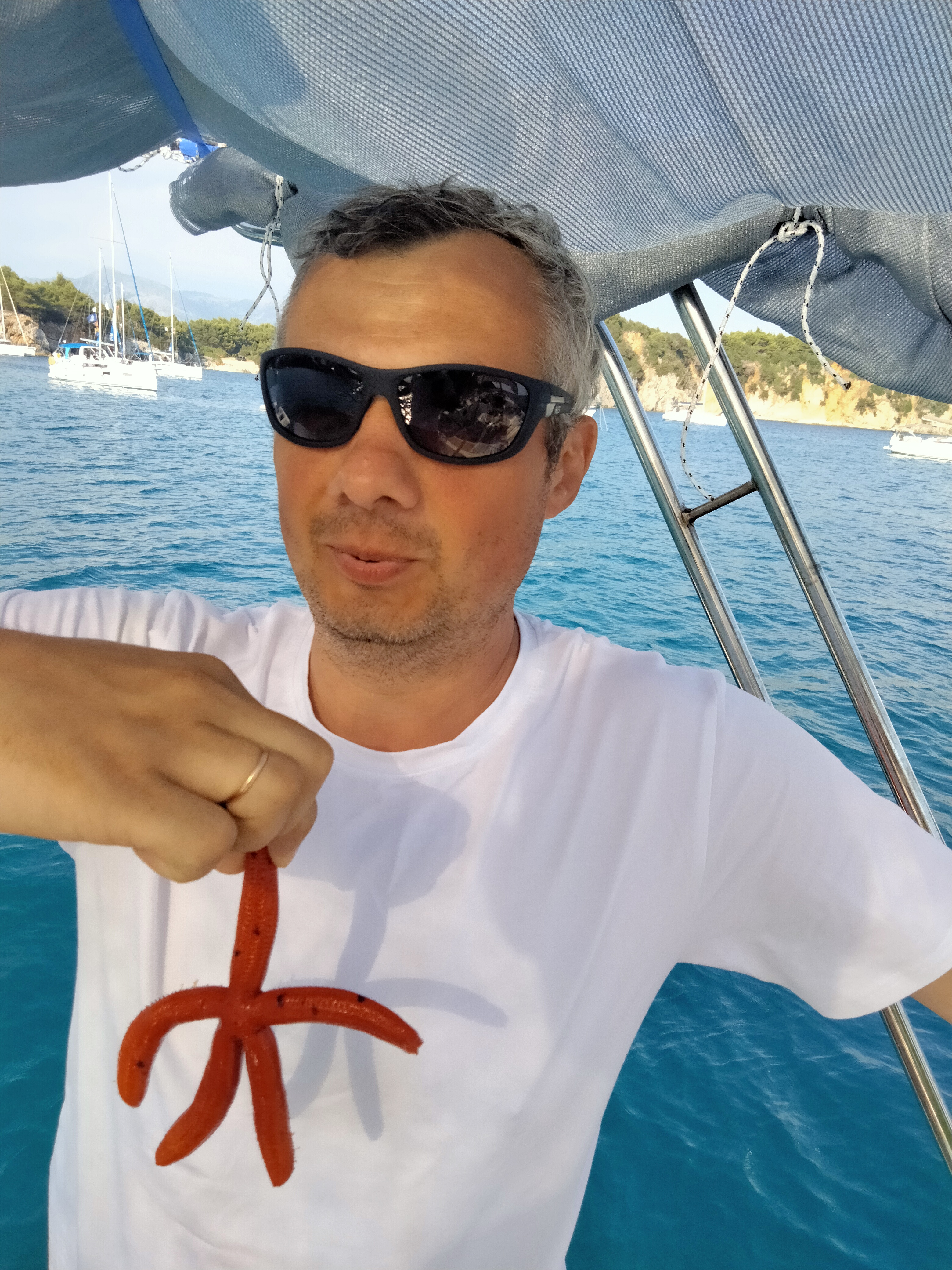 Ar jūras zvaigzni pie Grieķijas krastiem